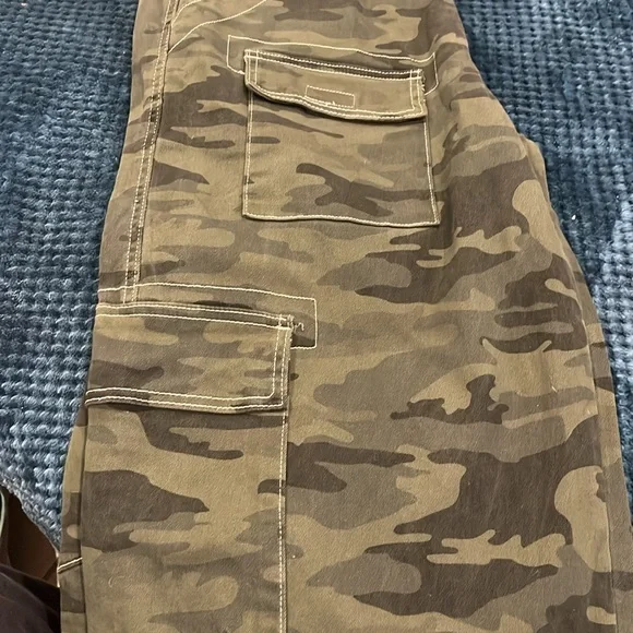 NWT DISCLOSURE BAGGY CARGO CAMO PANTS💚💚 - Picture 5 of 14